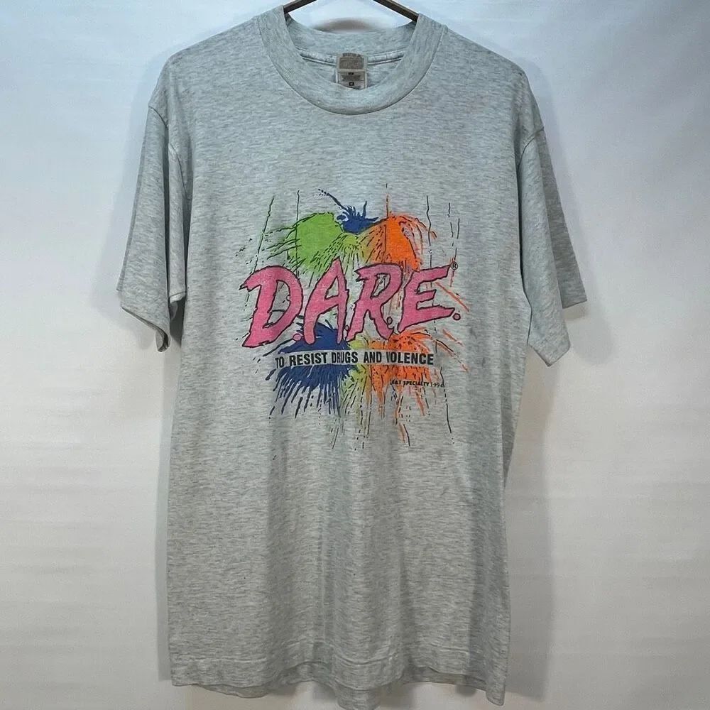 Fruit Of The Loom Gray DARE To Resist Drugs and Violence Graphic T-Shirt Medium